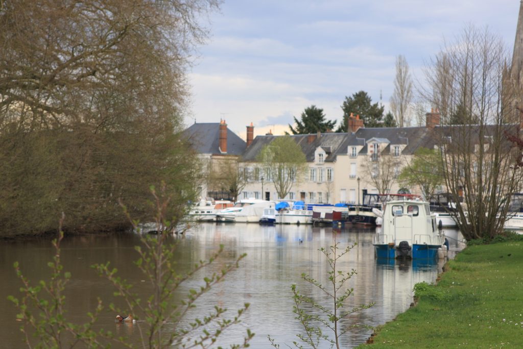 Blick auf den kleinen Hafen von Briare