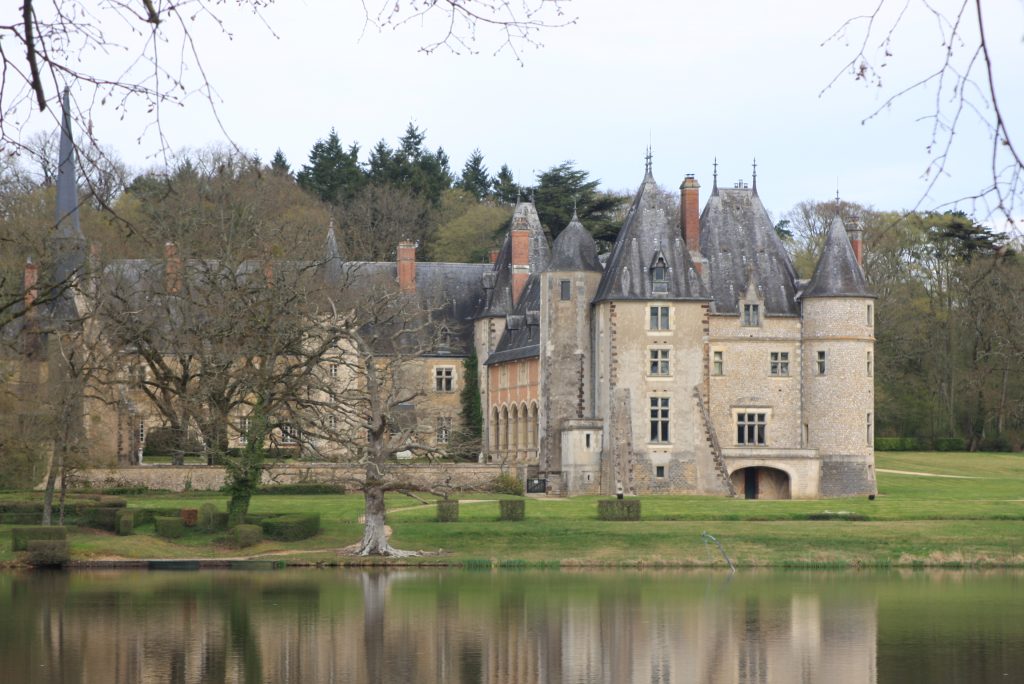 Schloss an einem Teich