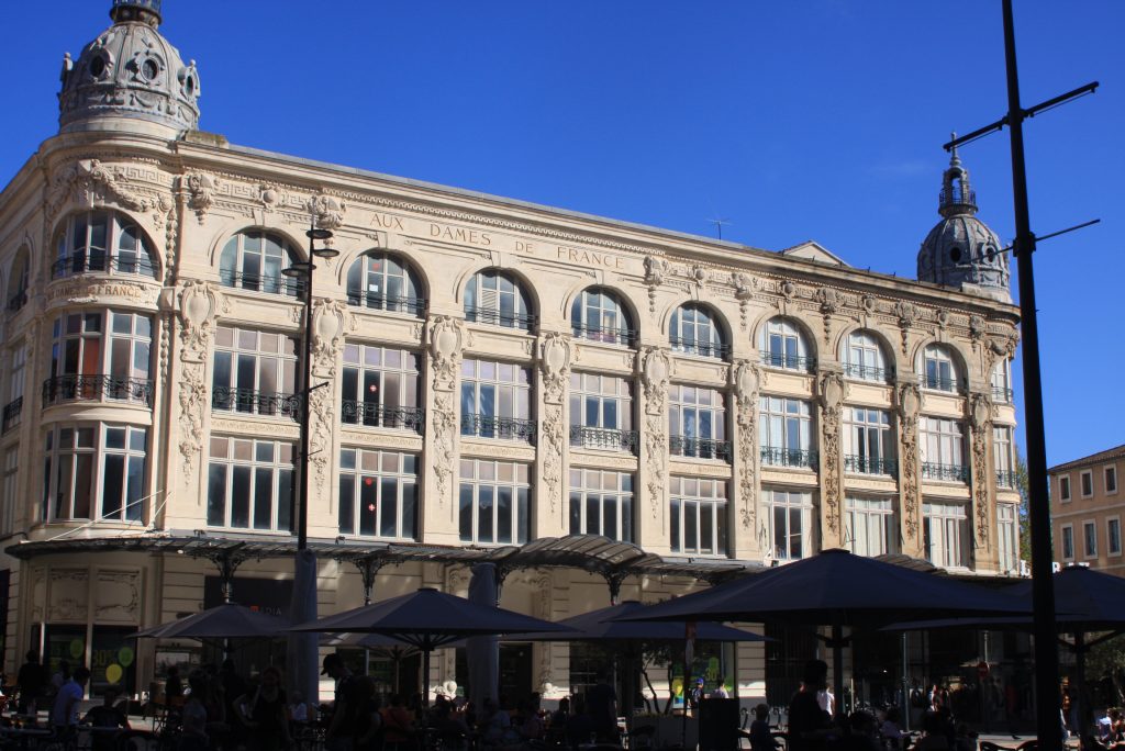 Jugendsil-Kaufhausfassade in Narbonne