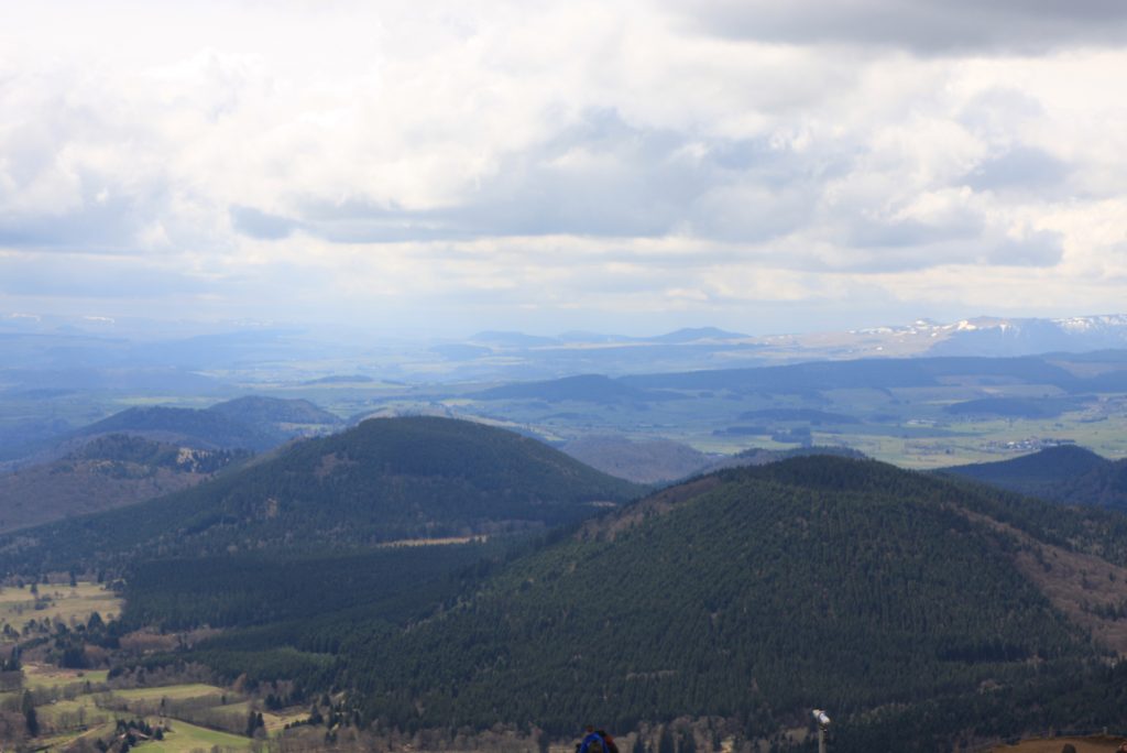 Blick auf die Vulkankegel in der Auvergne