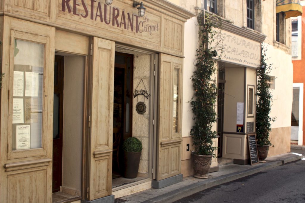 Restaurantfassaden in Arles