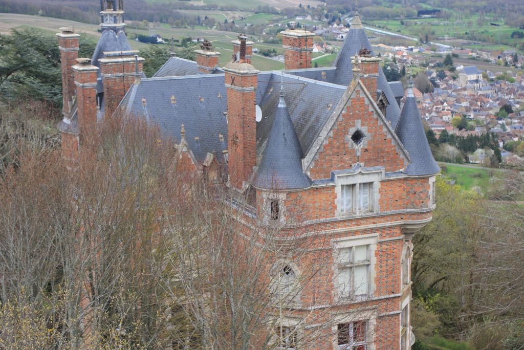Blick von oben auf ein Chateau