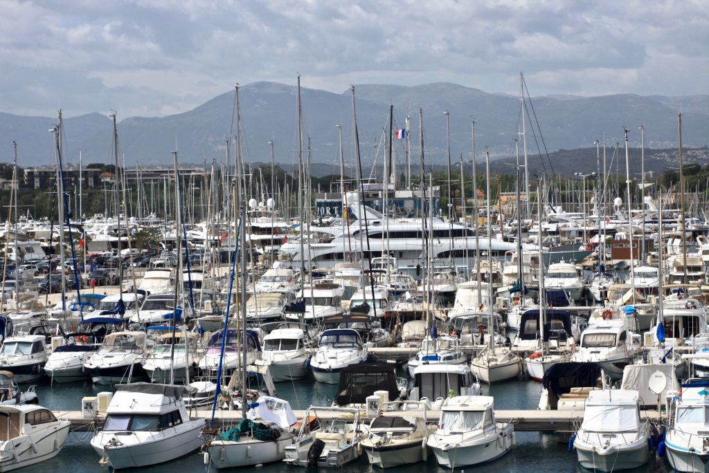 Blick auf den Hafen von Antibes