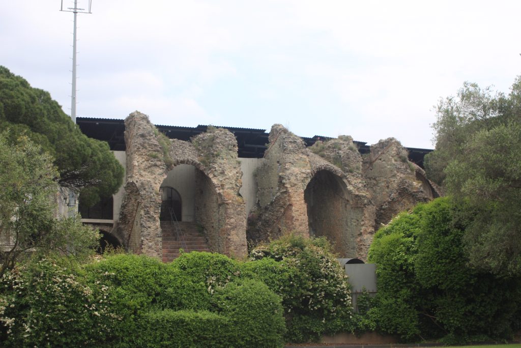 Blick auf die Ruinen der Arena von Fréjus
