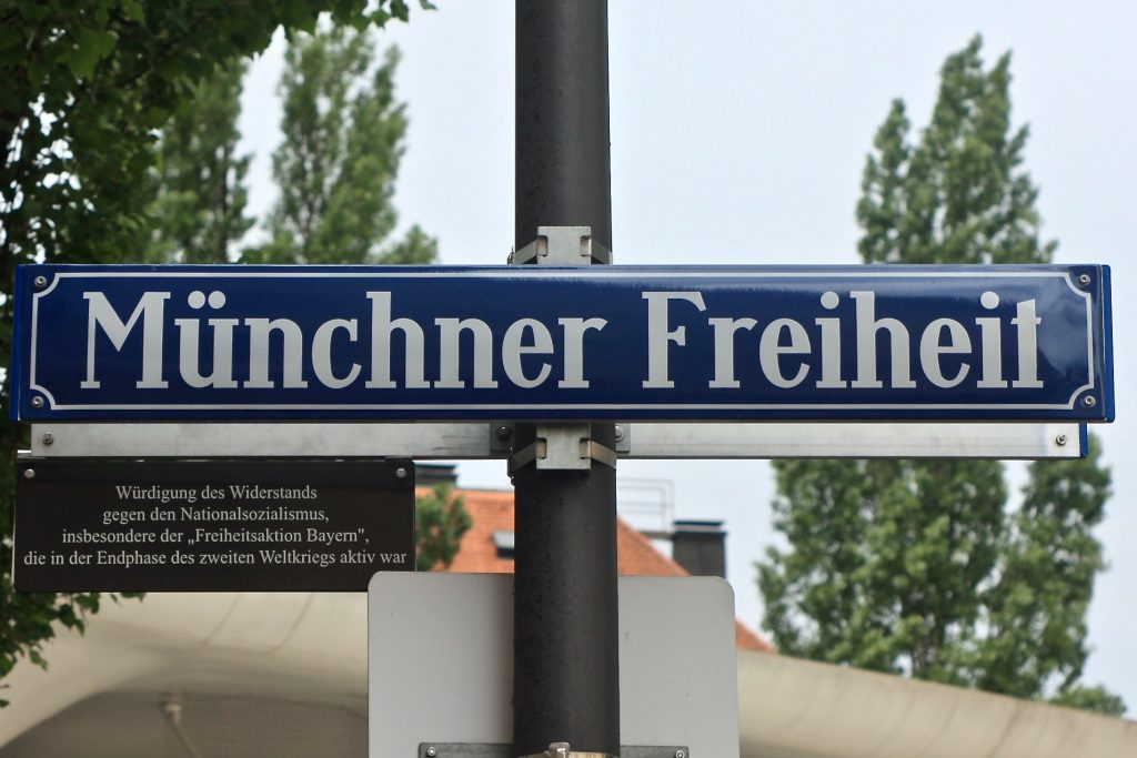 Strassenschild "Münchner Freiheit"